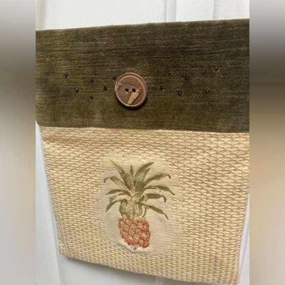 To dinner/wedding/date sm crossbody purse. 7 W x 9 L. Velcro closure. Cord strap - Picture 2 of 3